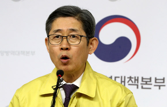 ‘우한교민’ 임시생활시설 관련 브리핑하는 노홍인 책임관
