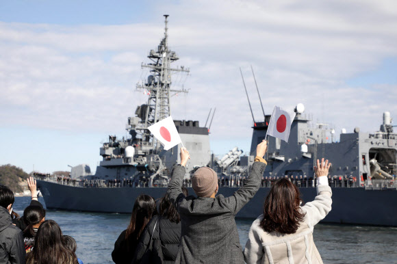 중동으로 떠나는 일본 해상자위대 호위함 ‘다카나미’