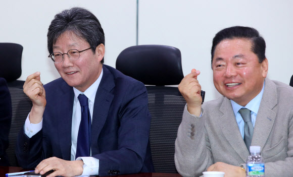 신종코로나 대응 ‘손가락 하트 인사’