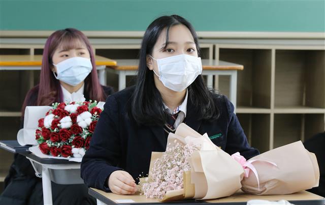 교실에서 진행되는 졸업식