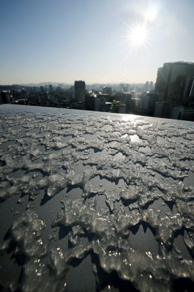 ‘한파로 얼어붙은 서울’