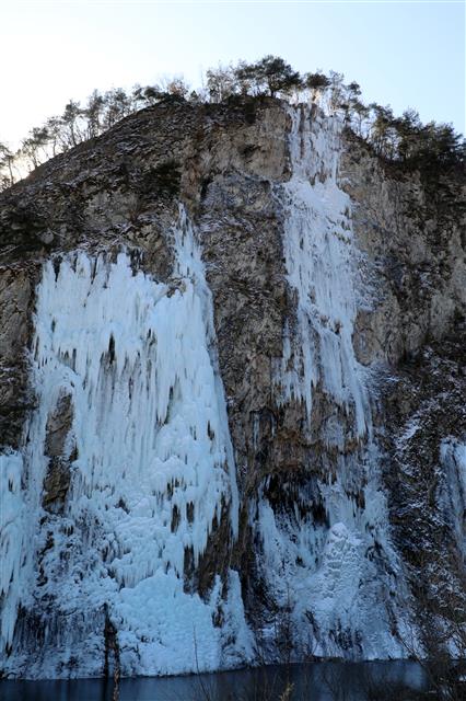‘빙벽이 절경이네’