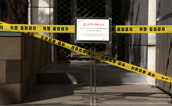 직원 가운데 한 명이 신종코로나바이러스 감염증 확진 판정을 받은 GS 홈쇼핑이 생방송을 중단하고 직장 폐쇄조치에 들어간다고 6일 밝혔다.  사진은 이날 오후 서울 영등포구 GS 홈쇼핑 본사의 모습. 2020.2.6  연합뉴스