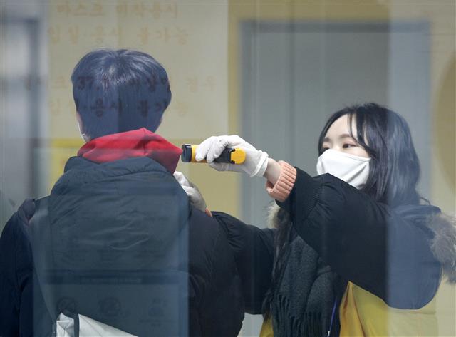 시험보기 전에 발열체크