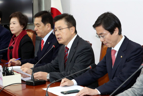 발언하는 한국당 황교안 대표