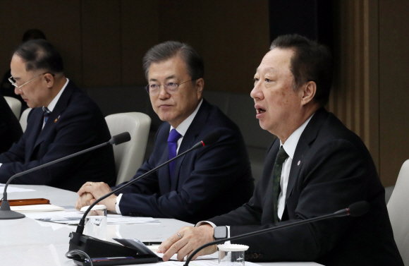 13일 오전 서울 중구 대한상공회의소에서 열린 코로나19 대응 경제계 간담회에서 박용만 대한상의 회장이 발언을 하고 있다. 2020. 2.13 도준석 기자pado@seoul.co.kr