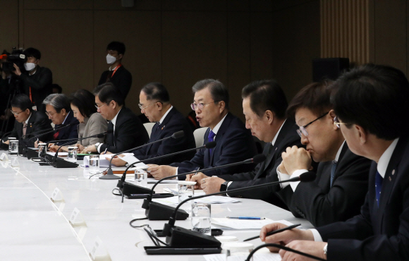 문재인 대통령이 13일 오전 서울 대한상공회의소에서 열린 코로나19 대응 경제계 간담회에서 모두발언을 하고 있다. 2020. 2.13 도준석 기자pado@seoul.co.kr
