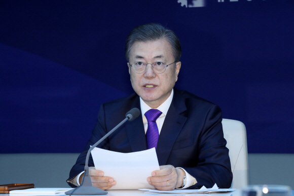 문재인 대통령이 13일 오전 서울 대한상공회의소에서 열린 코로나19 대응 경제계 간담회에서 모두발언을 하고 있다. 2020. 2.13 도준석 기자pado@seoul.co.kr