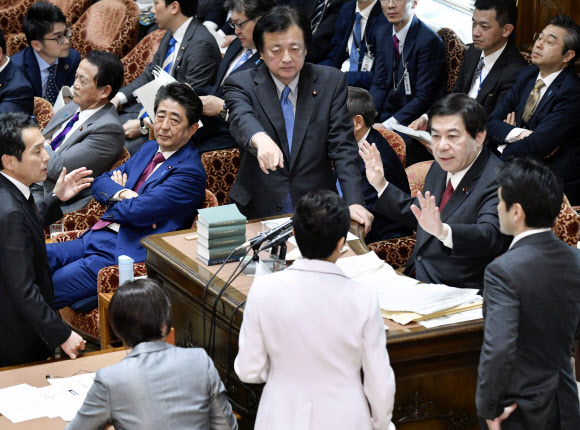 일본 국회 ‘혼돈’