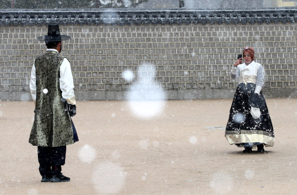‘드디어 서울에 함박눈’