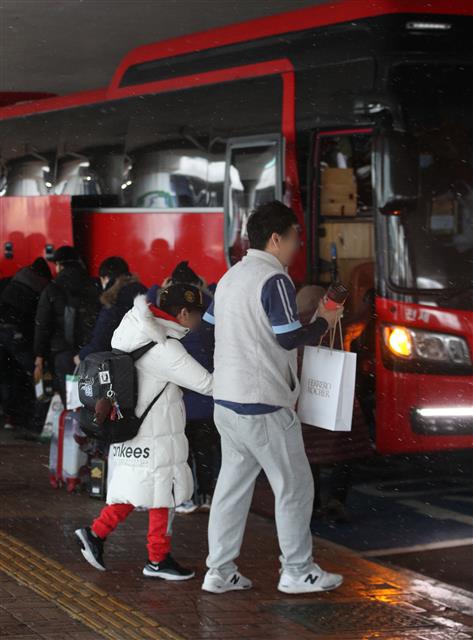 아빠 손 잡고 집으로