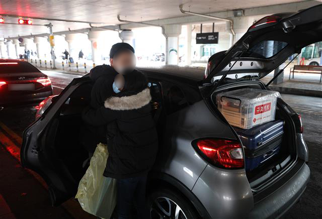 ‘코로나19 격리 해제’ 아빠 보고싶었어