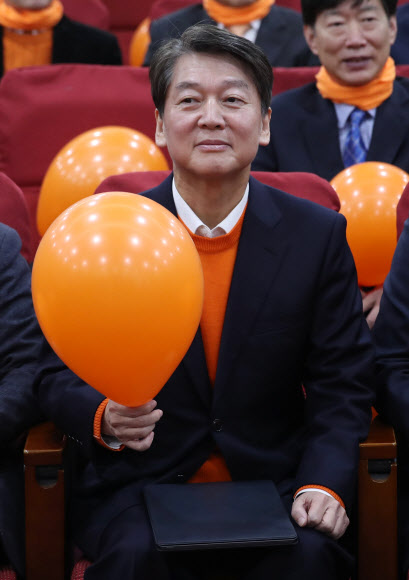 풍선 든 안철수