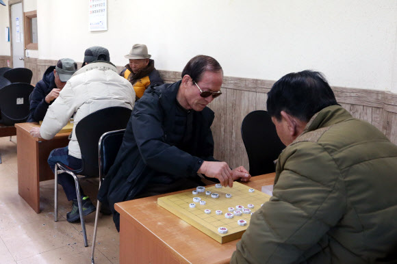 ‘코로나19’ 다시 문 연 노인복지관