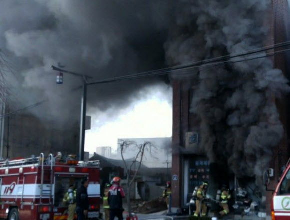 부안서 상가건물 2층 화재로 80대 2명 사망