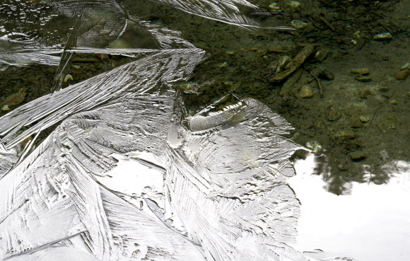 우수, 대동강 얼음처럼 계곡도