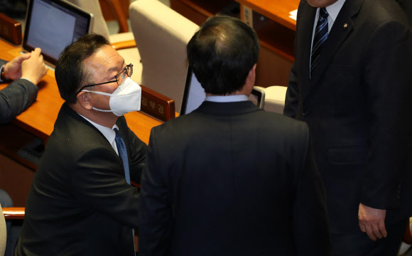 마스크 착용한 김부겸