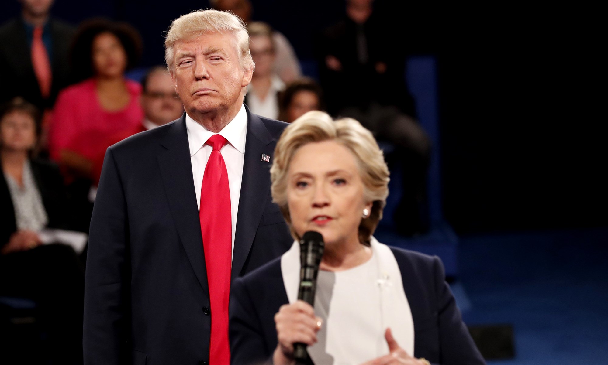 2016년 10월 9일(현지시간) 미국 대선 당시 도널드 트럼프 및 힐러리 클린턴 후보가 미주리주 세인트루이스 시에 있는 워싱턴대학에서 토론하는 모습. 로이터 자료 사진 