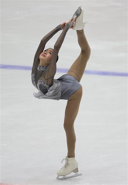 20일 오후 경기 의정부실내빙상장에서 열린 제101회 전국동계체육대회 피겨스케이팅 여자 16세이하부 쇼트프로그램에서 이해인(한강중)이 멋진 연기를 펼치고 있다. 이해인은 68.96으로 2위를 기록했다. 2020.2.20 뉴스1