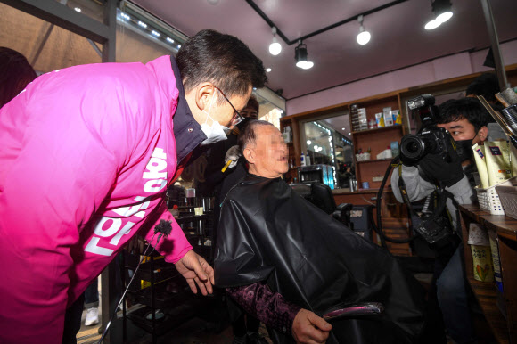 이발소 찾은 황교안 대표