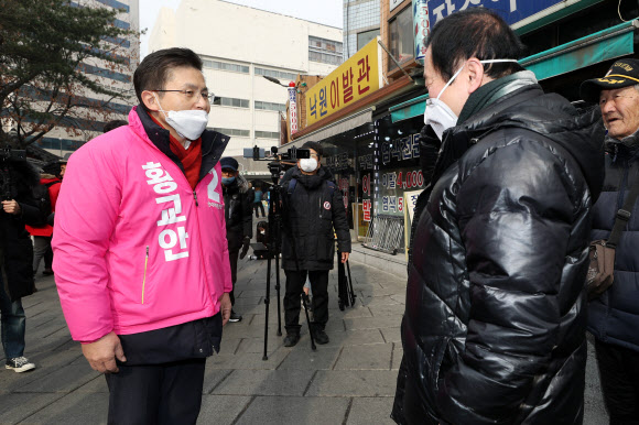 낙원동 찾은 황교안 대표