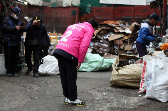 낙원동 찾은 황교안 대표