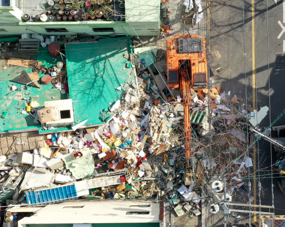 부산 주택 붕괴 매몰자 구조작업