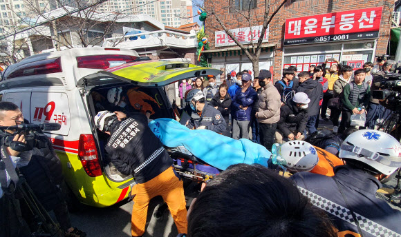 주택 붕괴 매몰자 구조