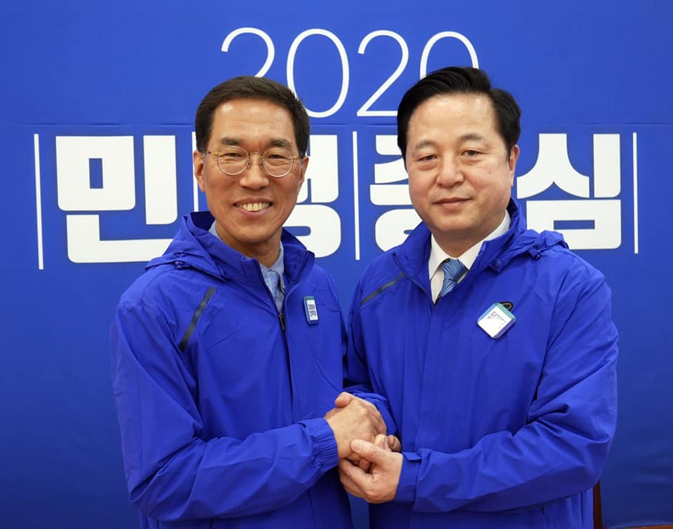 김주영(왼쪽) 민주당 김포갑 예비후보와 김두관 의원.