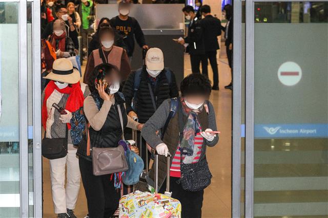 이스라엘 전세기 타고 귀국하는 국민들