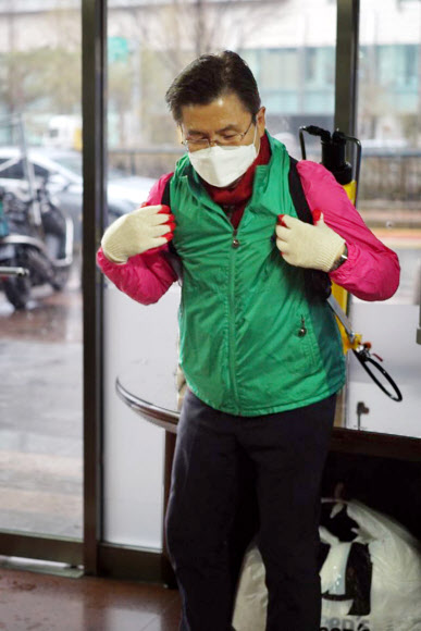 방역활동 나선 미래통합당 황교안 대표