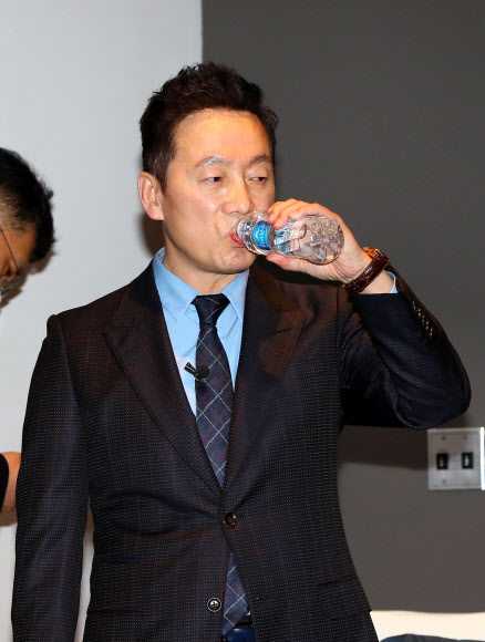 물마시는 정봉주