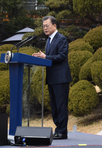 문재인 대통령이 1일 종로구 배화여고에서 3.1절 기념사를 하고 있다. 2020.3.1 도준석 기자 pado@seoul.co.kr