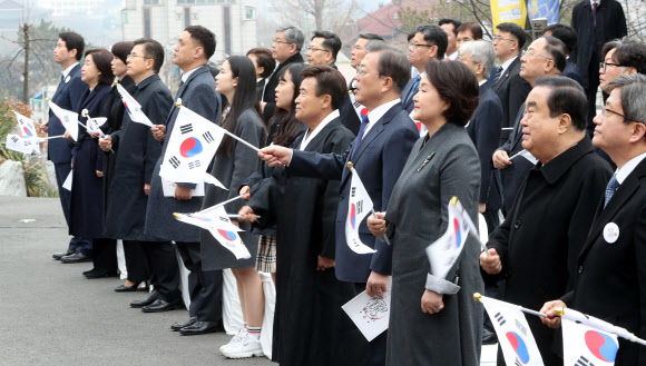 3.1절 노래 부르는 문 대통령