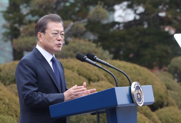 문재인 대통령이 1일 종로구 배화여고에서 3.1절 기념사를 하고 있다. 2020. 3. 1 도준석 기자  pado@seoul.co.kr