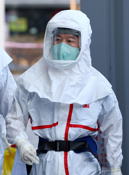 안철수, 오늘은 음압병동 진료