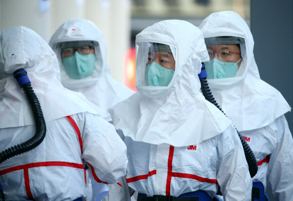 안철수, 오늘은 음압병동 진료