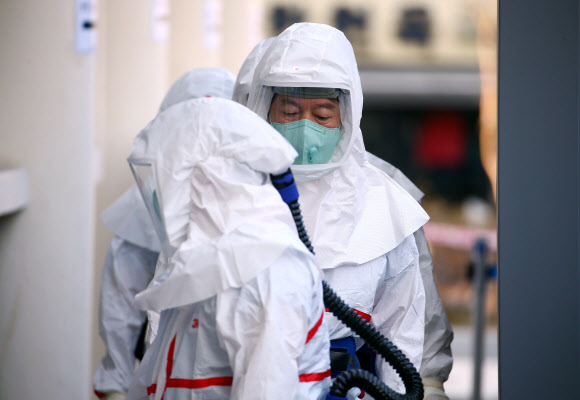 안철수, 오늘은 음압병동 진료