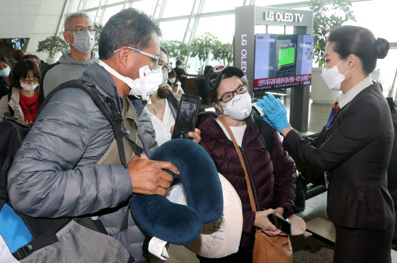 미국행 항공기 탑승객 발열 검사