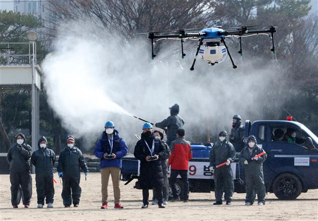 ‘위아래 방역’