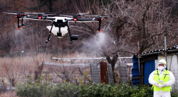 코로나19 방역에 투입된 드론