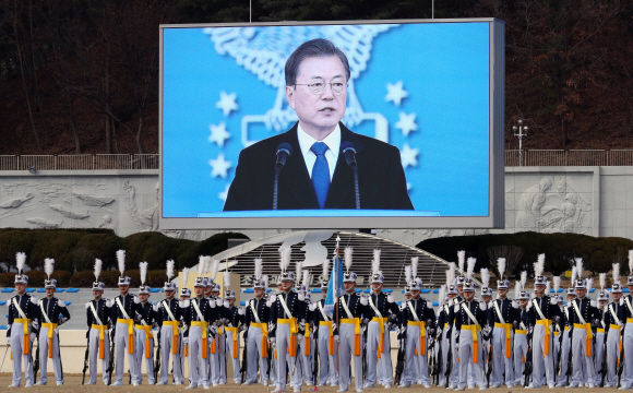 문재인 대통령이 4일 충북 청주시 공군사관학교에서 열린 제68기 졸업 및 임관식에 참석해 축사를 하고 있다. 2020. 3.4 도준석 기자pado@seoul.co.kr