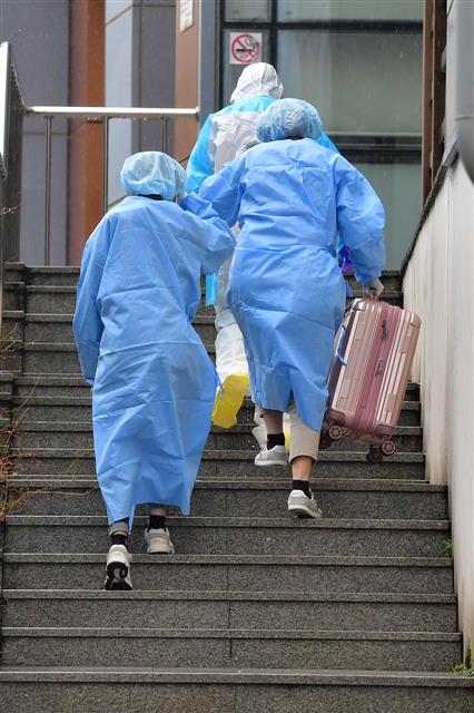 광주 도착한 대구 확진자들