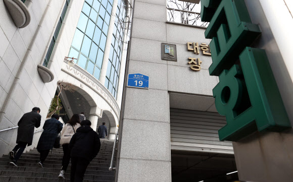 예배 참석하는 교인들