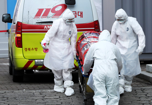 대구경북 지역서 이송되는 확진자