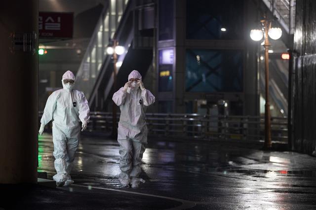 코로나19 새벽을 깨우는 의료진