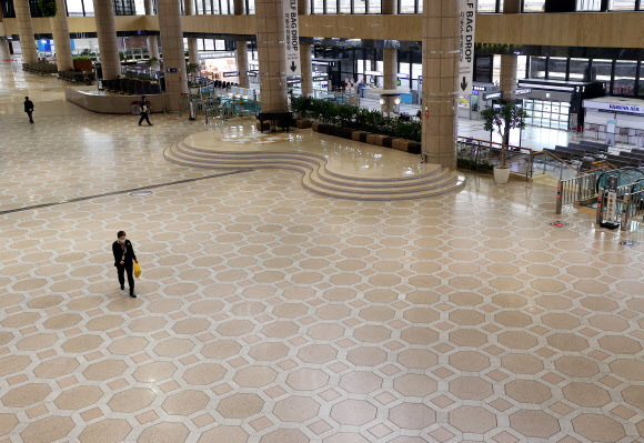 썰렁한 김포공항