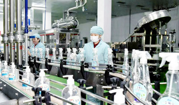 ‘코로나19 막아라’…소독제 생산에 나선 북한 비누공장