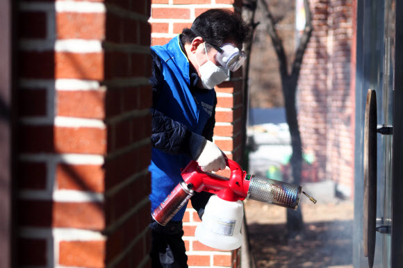 방역 봉사 나선 이낙연 코로나19 국난극복위원장