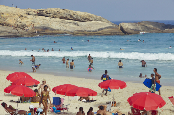 외국인 관광객보다 브라질 사람들이 즐겨 찾는 이파네마 해변.